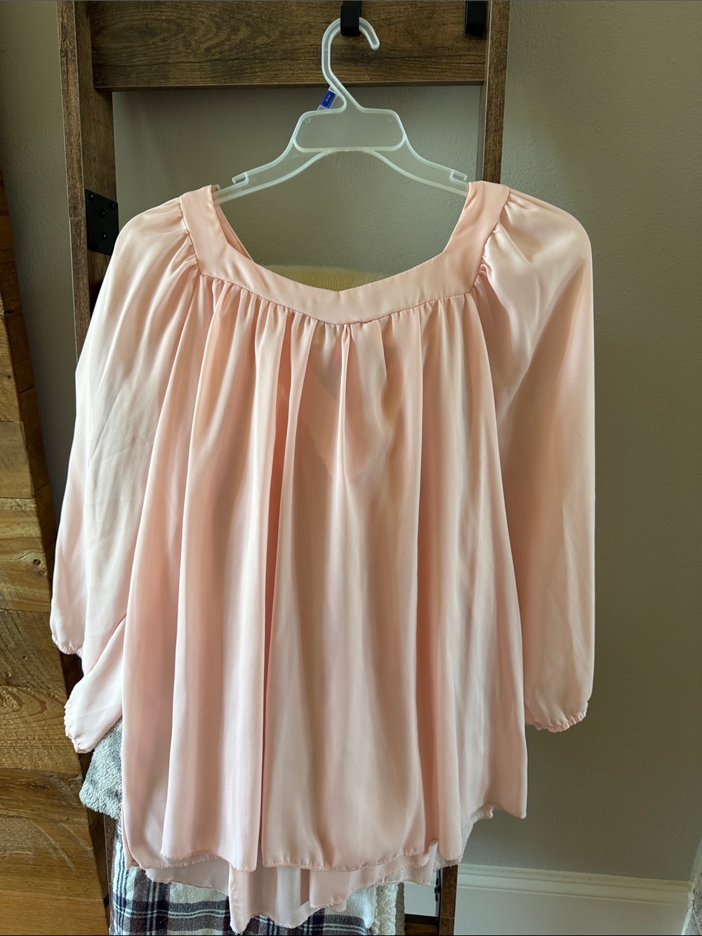 Women's Pink v neck bow tie in back Pleated Peasant Top crepe material